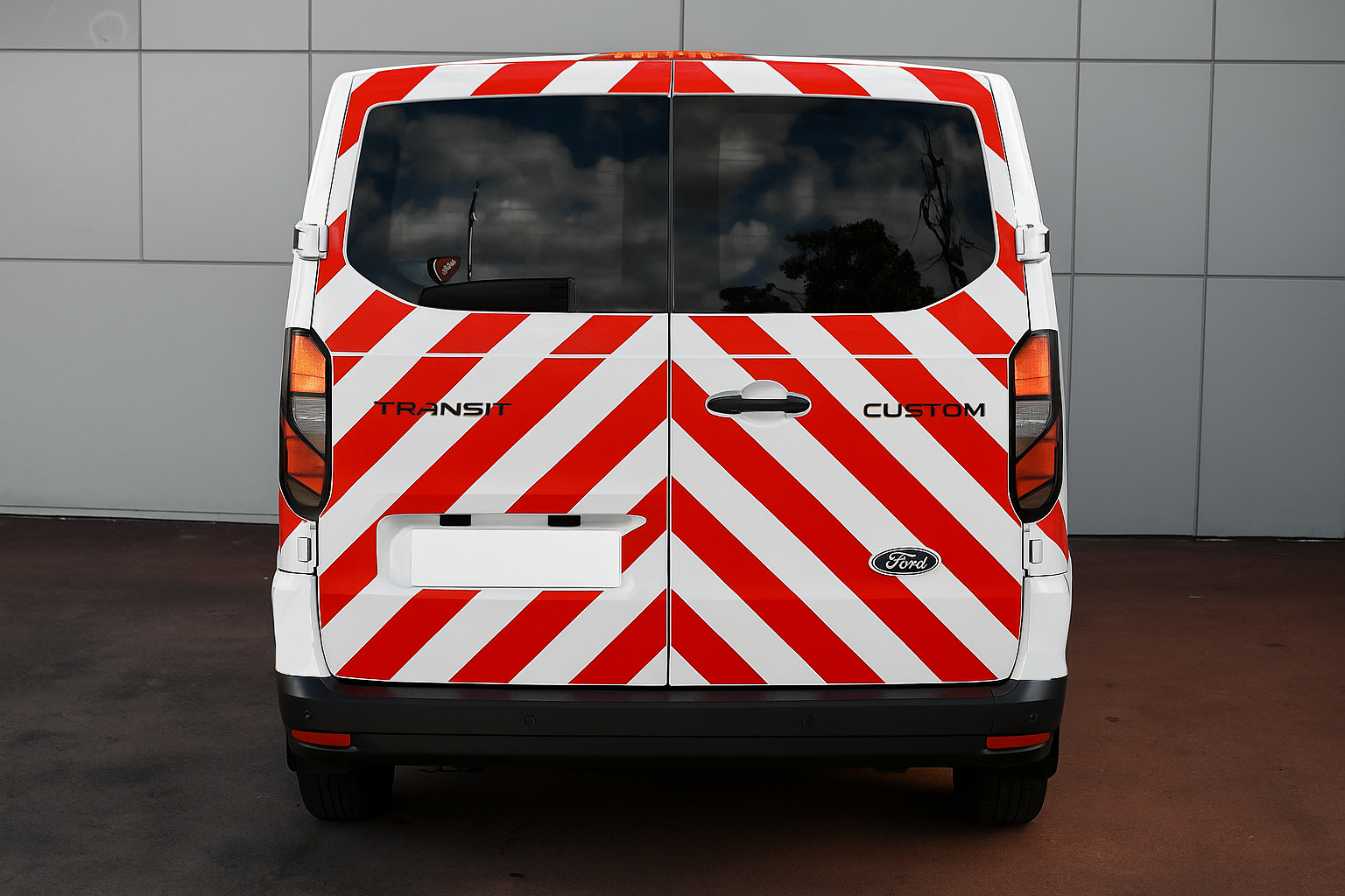 Achterkant Ford Transit Custom 2024 Chevron Rood/Wit klasse 2 - Reflexfolie