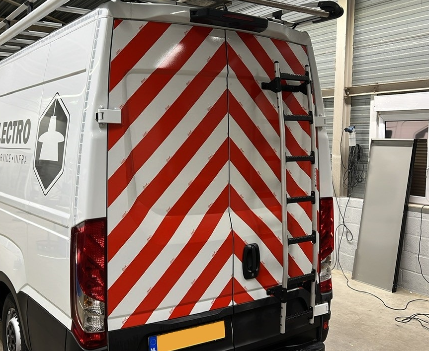 Reflecterende folie Chevron Rood/Wit rechtswijzend klasse 1