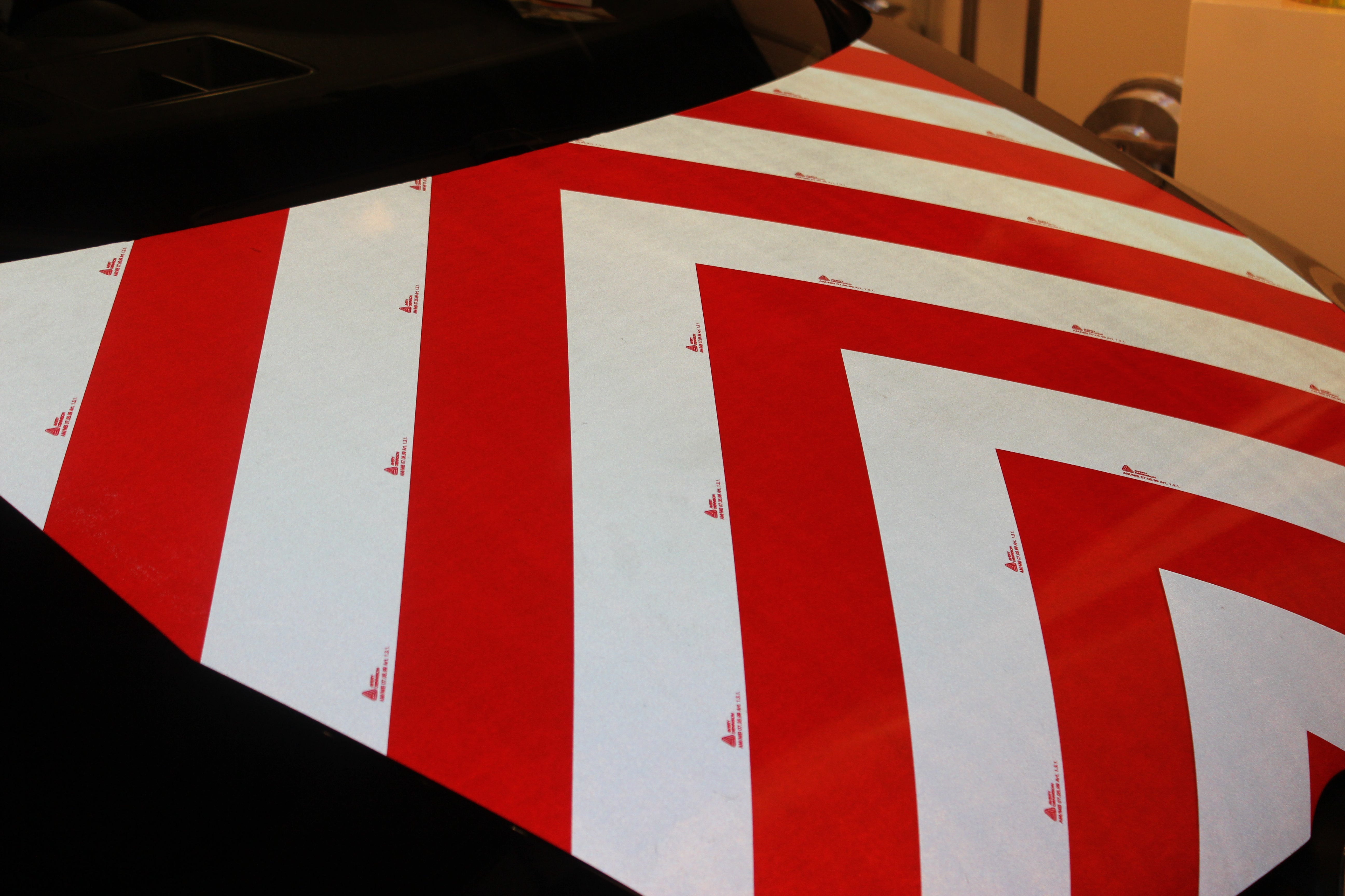 Reflecterende folie Chevron Rood/Wit rechtswijzend klasse 1